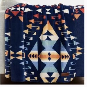 Pendleton Plush Throw Blanket BIG THUNDER Super Soft